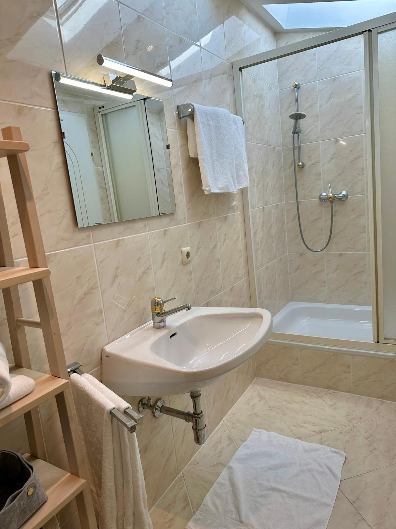 17Er Apartment Mit Sauna Und Privater Garage Mondsee Exterior foto